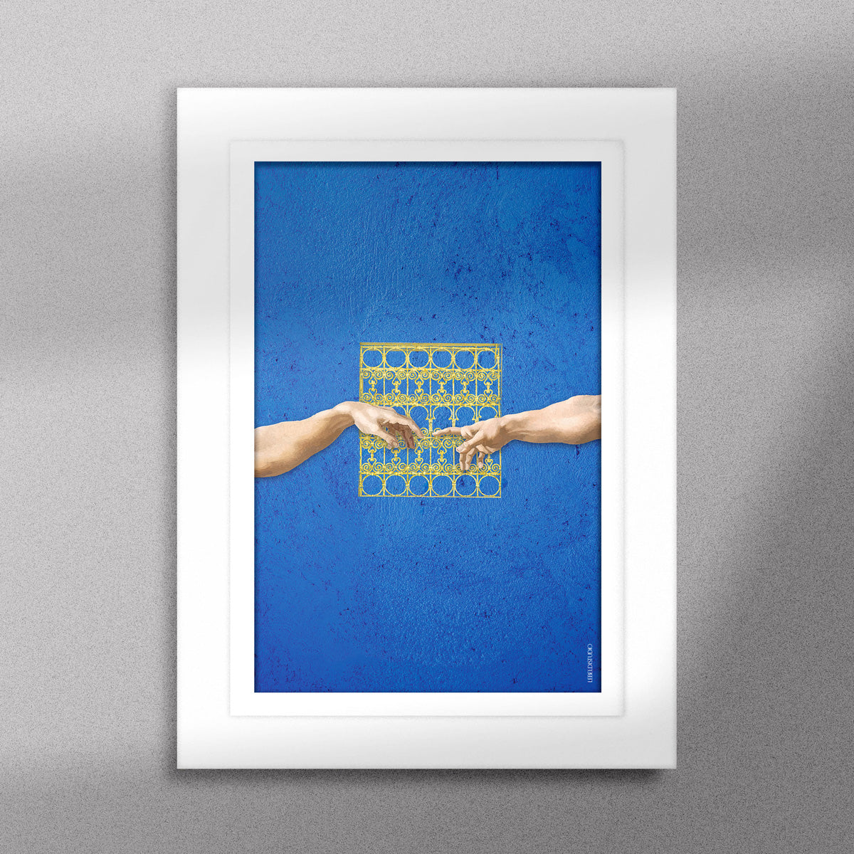 Tableau décoratif de la version marocaine du célèbre tableau de Michelangelo Creation of Adam, encadré dans un cadre en blanc - Format A5.