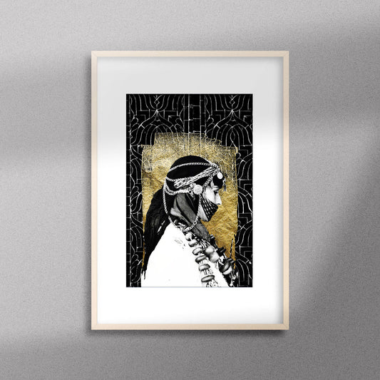 Tableau décoratif en noir et dorée du profil d'une femme berbère portant des accessoires traditionnels, encadré dans un cadre en bois - Format A3.
