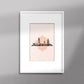 Tableau décoratif illustrant monuments emblématiques du Maroc  sur un fond rose pale, encadré dans un cadre blanc - Format A4.