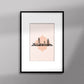 Tableau décoratif illustrant monuments emblématiques du Maroc  sur un fond rose pale, encadré dans un cadre noir - Format A4.
