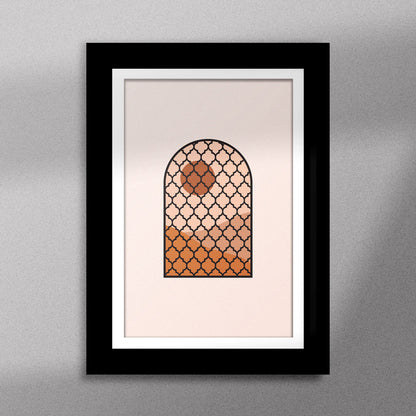 Tableau décoratif d'une illustration d'une fenêtre à grille de fer forgé ancienne, encadré dans un cadre noir - Format A5.